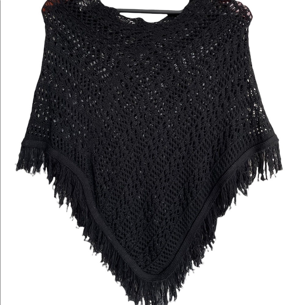 Juniors black crochet shall